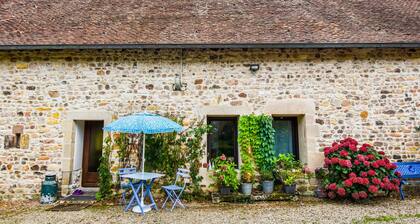 Historic Holiday Home in Cérilly With Swimming Pool