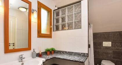 Charming Gite With Garden and Swimming Pool, Near Vichy and Ideal for Couples!