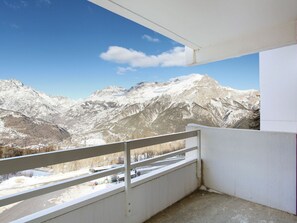 Balcony - Apartment in the Ecrin National Park in a Charming Village (Puy-Saint-Vincent)