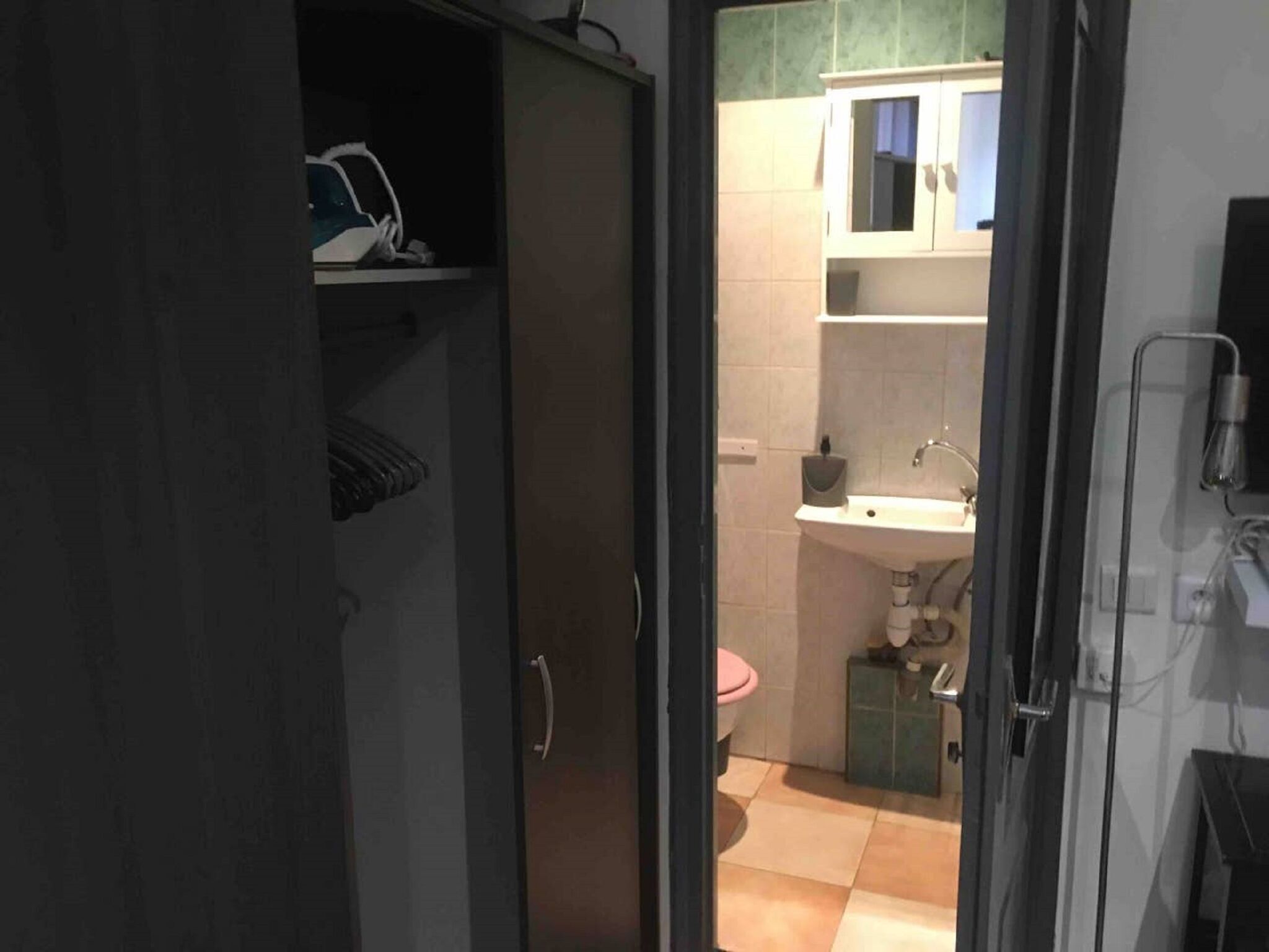 Rumah | Kamar mandi | Kombinasi shower/bathtub dan handuk