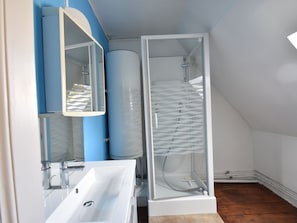 Shower - Spacious Holiday Home on Working Farm in La Remuée (La Remuee)
