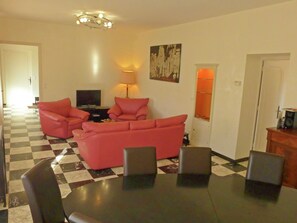 DVD player - Spacious Holiday Home in Sallèles-d'aude With Swimming Pool (Montlaur)