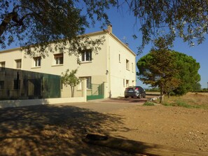 Exterior - Spacious Holiday Home in Sallèles-d'aude With Swimming Pool (Montlaur)