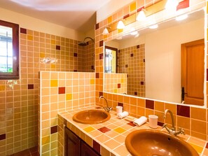 Bathtub - A Nice Holiday House With Private Pool, Lovely Garden and Close to Cassis (Roquevaire)
