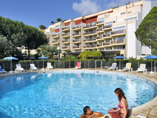 Pool - Comfortable Studio With Dishwasher in a Beautiful Residence (Antibes)
