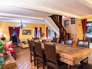 Dining - Spacious Holiday Home in Narbonne With Swimming Pool (Narbonne)