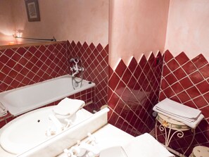 Shower - Spacious Holiday Home in Narbonne With Swimming Pool (Narbonne)