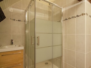 Shower, towels