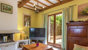 DVD player - Modern Holiday Home in Meyrargues With Private Pool (Meyrargues)