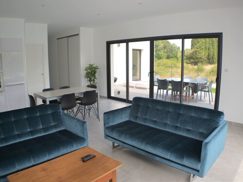 Modern Villa in Cabannes With Swimming Pool