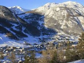 Exterior - Cosy Apartment in Villeneuve la Salle With Garden (La Salle-les-Alpes)