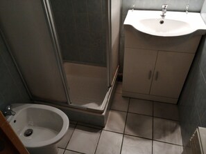 Shower - Cosy Apartment in Villeneuve la Salle With Garden (La Salle-les-Alpes)