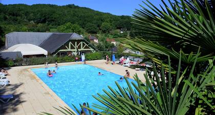 Comfortable Wooden Chalet in the Beautiful Dordogne Valley