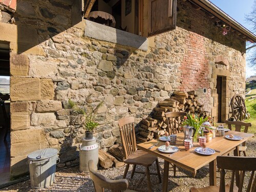 Cozy Holiday Home in Beaulieu-sur-dordogne Near Forest