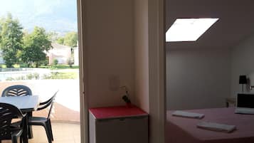 1 bedroom, cots/infant beds, bed sheets