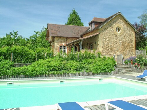 Huge Holiday Home in Saint-médard-d'excideuil Amidst Castles
