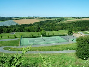 Sports court - Huge Holiday Home in Saint-médard-d'excideuil Amidst Castles (Saint-Medard-d'Excideuil)