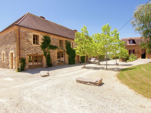 Spacious Holiday Home in Aquitaine With Swimming Pool