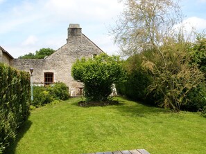 Exterior - Charming Holiday Home in Charencey With Barbecue (Charencey)