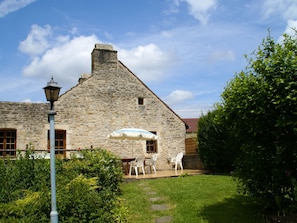 Exterior - Charming Holiday Home in Charencey With Barbecue (Charencey)
