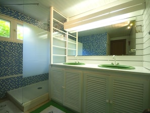 Shower - Modern Holiday Home in Crozon With Terrace (Crozon)
