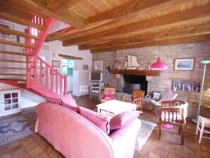 Living room - Modern Holiday Home in Crozon With Terrace (Crozon)