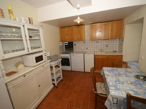 Fridge, microwave, oven, dishwasher - Stylish Holiday Home With Atmosphere and Character, in a Wooded Area (La Trinite-de-Reville)