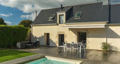 Luxury Holiday Home in Bannalec With Swimming Pool