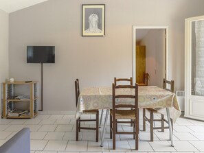 Dining - Lovely Holiday Home in Thonac With Swimming Pool (Thonac)