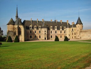 Exterior - Luxurious Holiday Home in Auvergne With Private Garden (Espinasse-Vozelle)