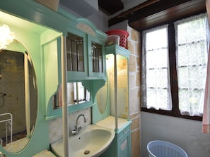 Bathroom | Shower