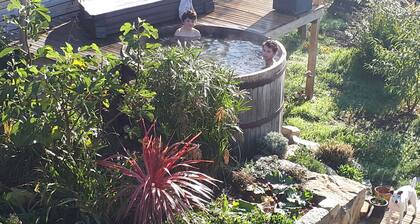 Designer House With hot Tub, Large Garden, 10mins From Morgat Beach!