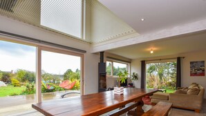Dining - Designer House With hot Tub, Large Garden, 10mins From Morgat Beach! (Crozon)