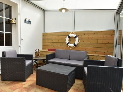 Delightful Holiday Home With Terrace in Lampaul-plouarzel