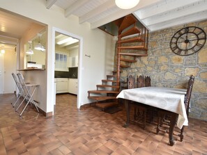 Dining - Delightful Holiday Home With Terrace in Lampaul-plouarzel (Lampaul-Plouarzel)