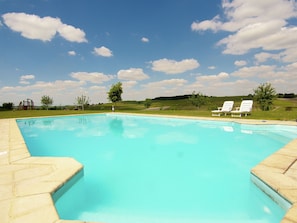 Outdoor pool - Luxury Apartment With Terrace, Sauna, Tennis, Pool (Saint-Preuil)