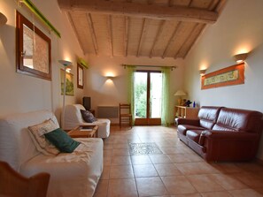 Living room - Villa With air Conditioning, Private Swimming Pool and Fenced Garden Among the Vineyards (Aigremont)