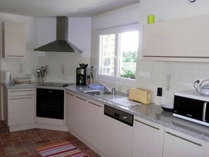Kühlschrank, Mikrowelle, Ofen, Geschirrspüler