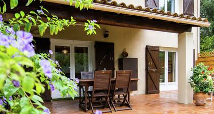 Cozy Holiday Home Near River in Aubais