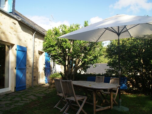 Holiday Home Characteristic of the Region Along a River in Culture-rich Brittany