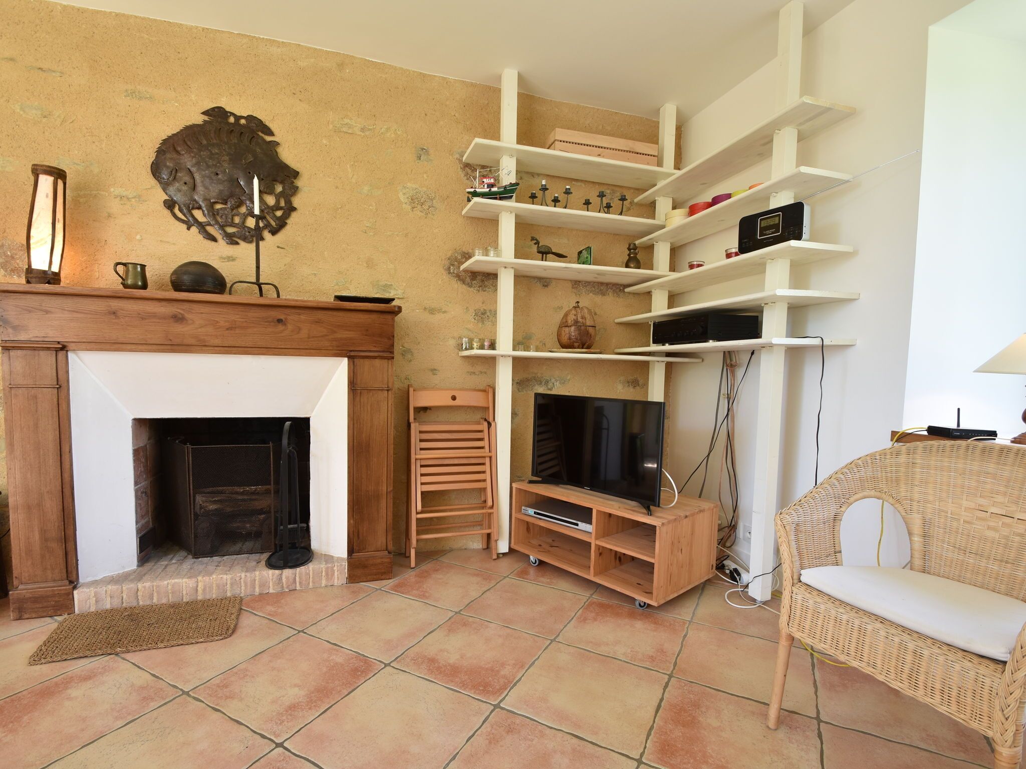 Fireplace, DVD player