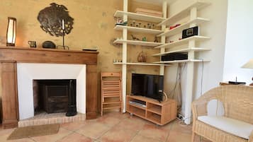 Fireplace, DVD player