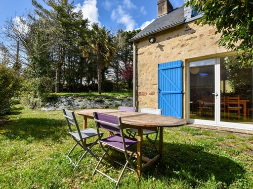 Holiday Home Characteristic of the Region Along a River in Culture-rich Brittany