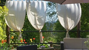 Balcony - Beautiful House With Beautiful Flower Garden: a Haven of Peace (Saint-Andre-de-Majencoules)
