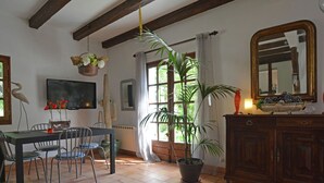 Dining - Beautiful House With Beautiful Flower Garden: a Haven of Peace (Saint-Andre-de-Majencoules)