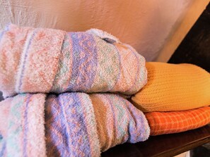 Individually furnished, bed sheets - Cozy Cottage in Saint-mesmin With Swimming Pool (Saint-Mesmin)