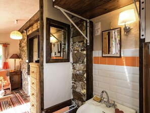 Shower, towels - Cozy Cottage in Saint-mesmin With Swimming Pool (Saint-Mesmin)