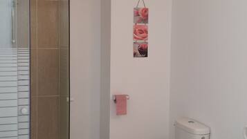Apartment | Bathroom | Shower, towels