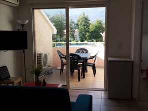 Living room - Nice Holiday Spot Near Extensive Beach on Beautiful Corsica (Santa-Maria-Poggio)