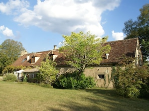 Exterior - Spacious Holiday Home Divided in Two, Near Sainte-alvère (Pezuls)